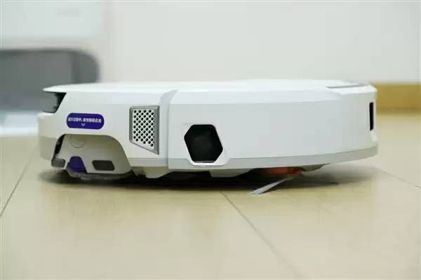 履带式热活水循环洗地！云鲸J6图赏