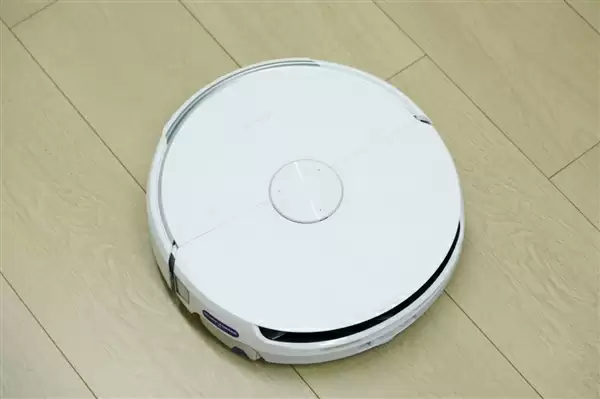 履带式热活水循环洗地！云鲸J6图赏