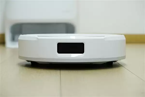 履带式热活水循环洗地！云鲸J6图赏