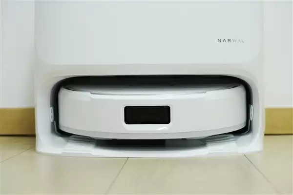 履带式热活水循环洗地！云鲸J6图赏