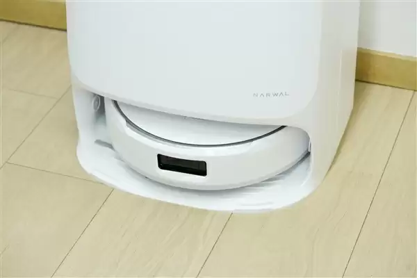 履带式热活水循环洗地！云鲸J6图赏