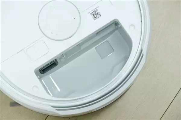 履带式热活水循环洗地！云鲸J6图赏