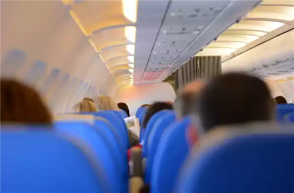 一航班颠簸严重备降石家庄 乘客:好多人被吓哭了