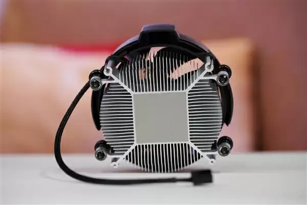 新一代的千元神U！AMD锐龙5 9500F处理器图赏