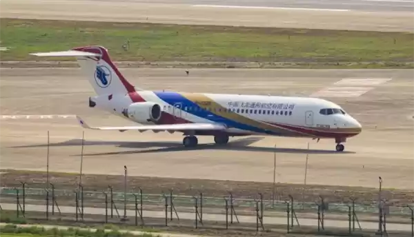 首架国产C909医疗机交付中国飞龙通航 具备高原机场起降能力 被称为“空中ICU”