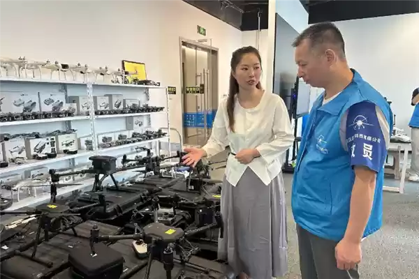 33岁女子维修无人机年入超500万 还计划拓展机器狗维修业务