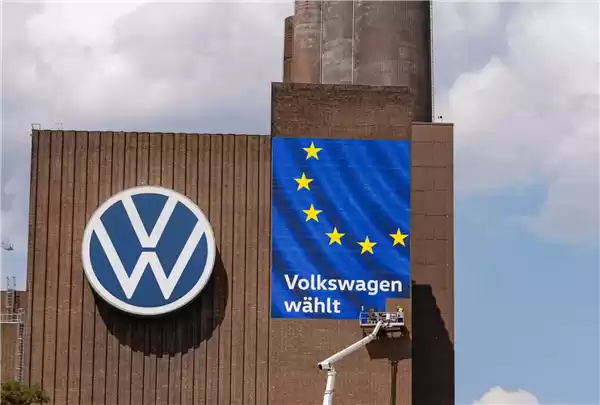 美国关税飙升冲击大众汽车，损失达数十亿欧元