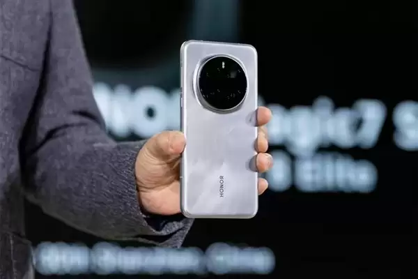 荣耀Magic8系列预热开启，AI自进化引领未来终端形态