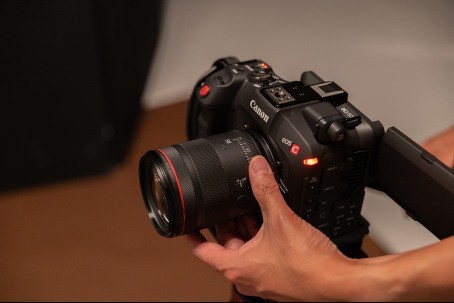 佳能发布HYBRID系列定焦镜头新品RF85mm F1.4 L VCM