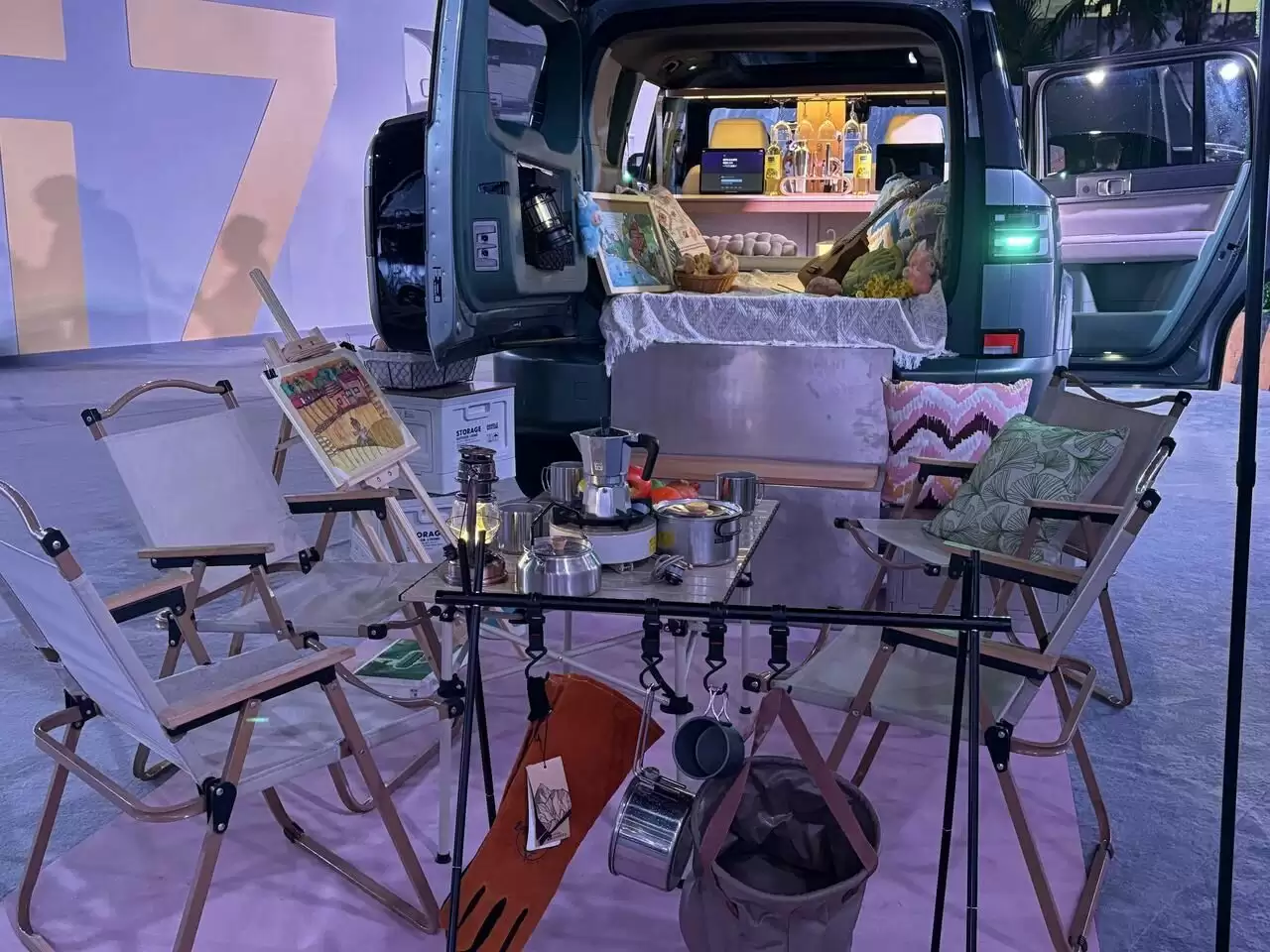 17.98万元起售,押注生态硬件,方程豹「钛7」抢占年轻家庭市场丨智驾前线