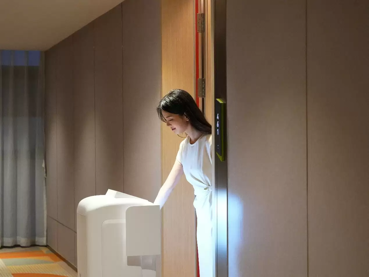 TCL酒店电视:重构酒店智能交互逻辑 破解“降本”与“体验”双重困局