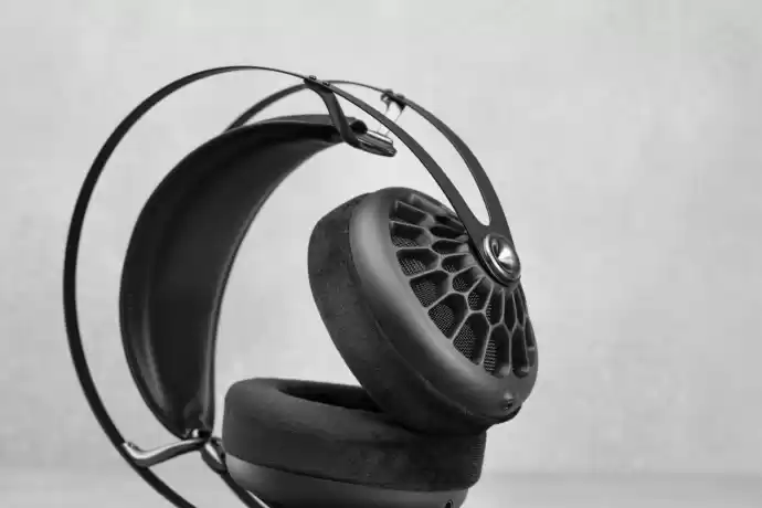 梅泽Meze新头戴耳机105SILVA评测：中世纪现代主义设计的高保真之声