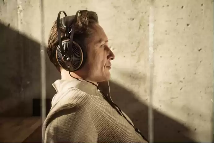 梅泽Meze新头戴耳机105SILVA评测：中世纪现代主义设计的高保真之声