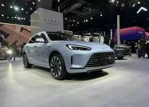 问界M5新版本升级亮相，空间、续航、设计全面突破