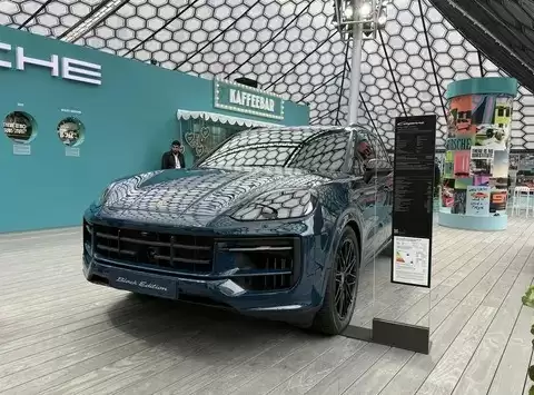 卡宴2025慕尼黑推黑化特别版，外观升级内饰豪华