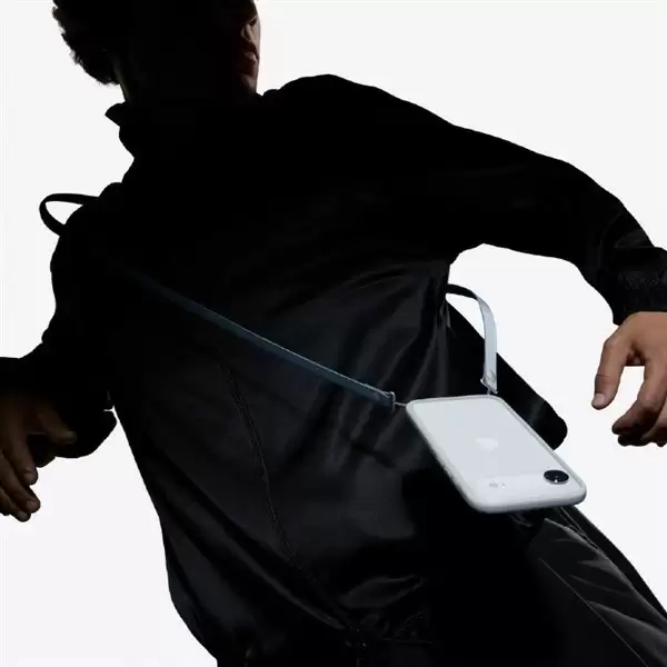 苹果发布iPhone 17系列新配件，挂绳与高价手机壳引热议