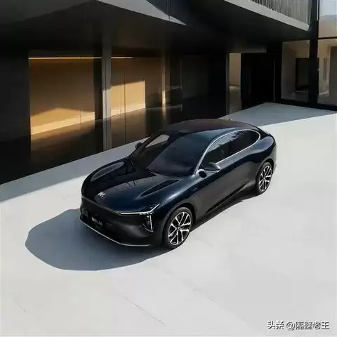 智己LS6上市：1500公里续航刷新认知，超级大五座智能SUV引领新能源风潮