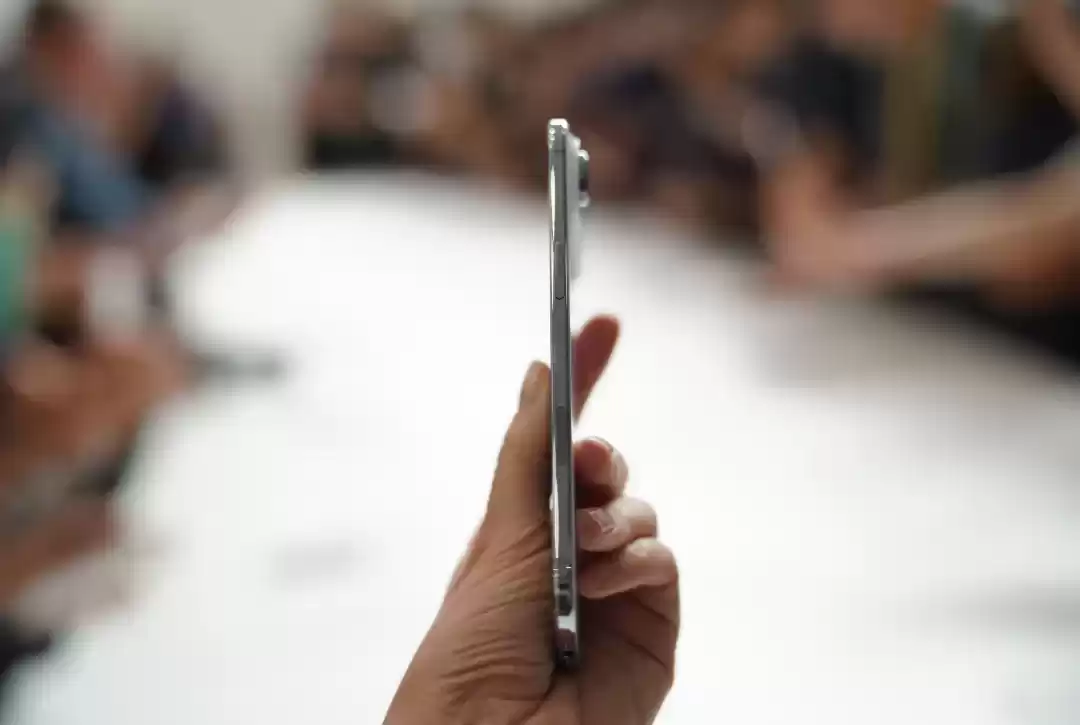 苹果iPhone Air真机实拍曝光：轻薄设计惊艳，官网已开售