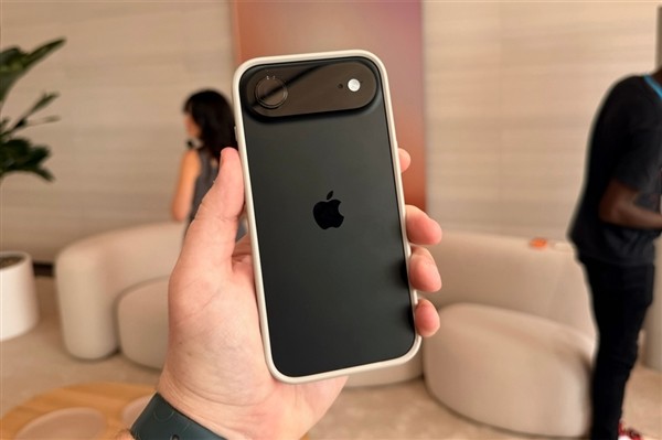 科技公司创始人解读iPhone 17系列定位：Air设计突破引关注