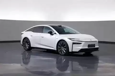 丰田铂智7申报亮相，定位中大型纯电旗舰轿车