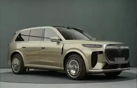 岚图泰山旗舰SUV亮相:定位高端,对标库里南