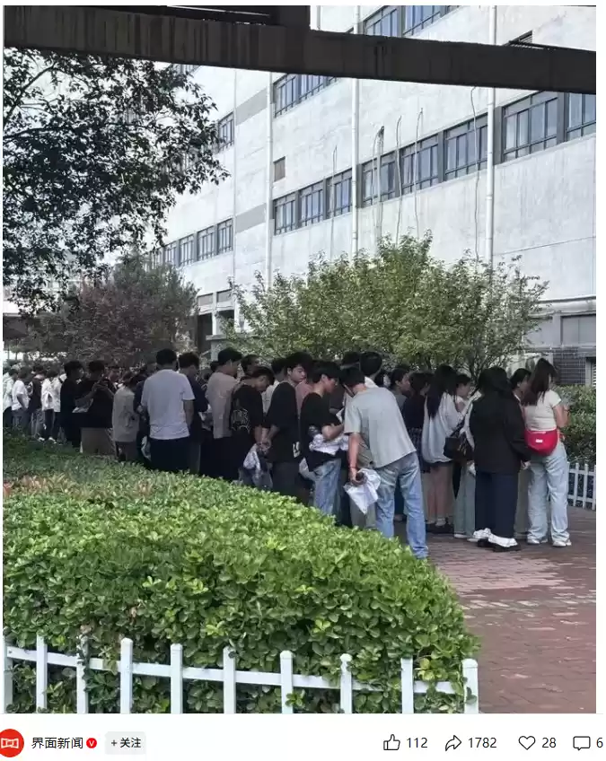 苹果 iPhone 17 / Pro 系列产线接近满产，郑州富士康近 20 万人两班倒赶工