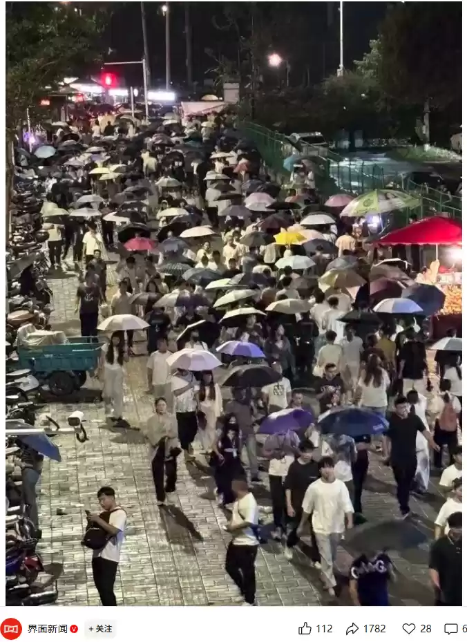 苹果 iPhone 17 / Pro 系列产线接近满产，郑州富士康近 20 万人两班倒赶工