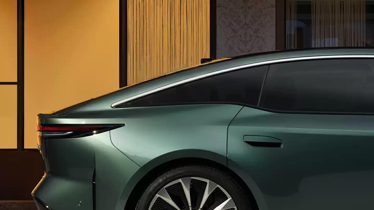 广汽丰田 D 级纯电轿车铂智 7 官图发布:中国团队主导研发,华为电驱 + 鸿蒙座舱 + 小米生态