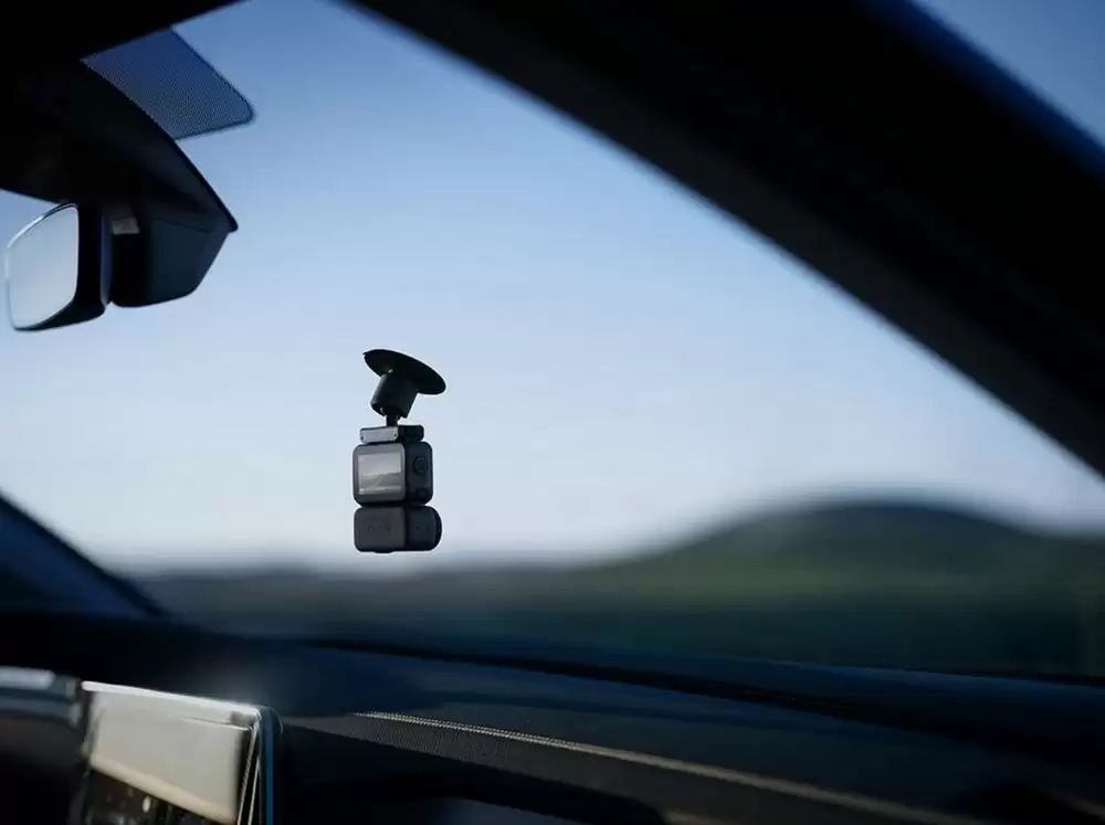 大疆 Osmo Nano 运动相机抢先看：磁吸设计，药丸状机身