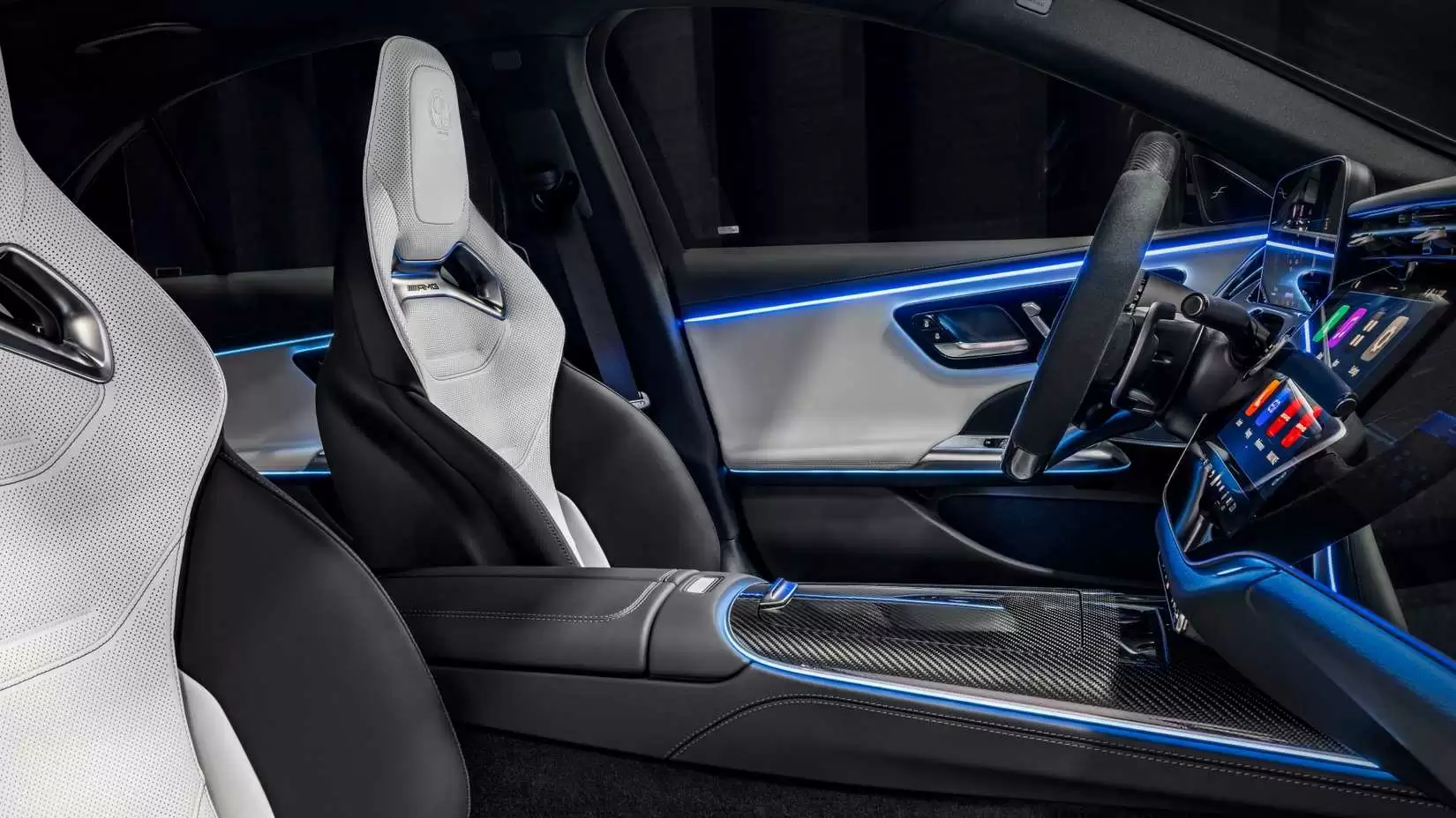 梅赛德斯-AMG E53 旅行车发布：最高输出 604 马力，9.45 万美元起售