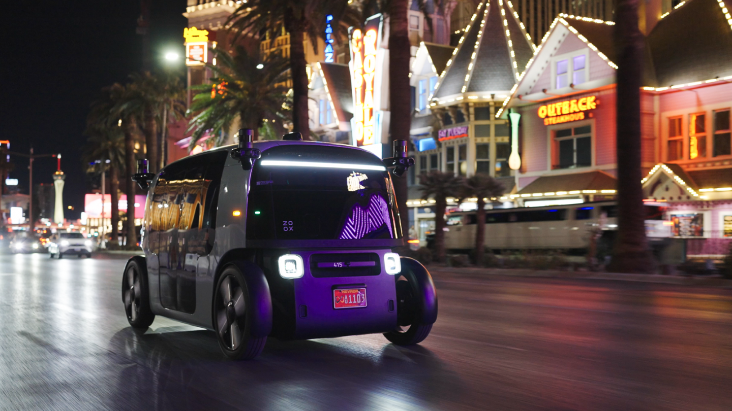 争夺美国 Robotaxi 市场：亚马逊 Zoox 首秀拉斯维加斯，Lyft 首个服务投运