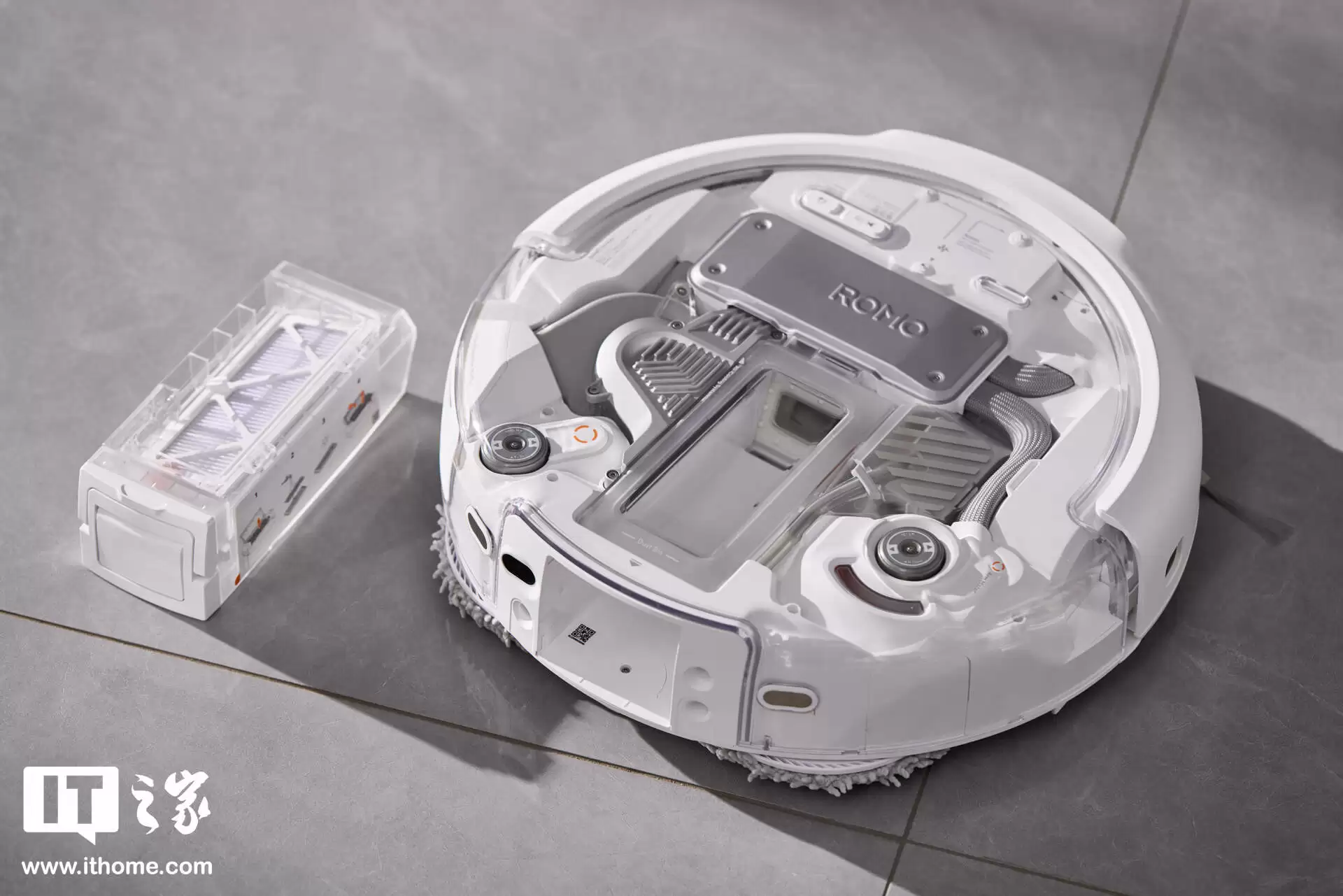 【IT之家评测室】大疆首款扫地机器人 ROMO 体验:无人机巨头的地面清洁挑战