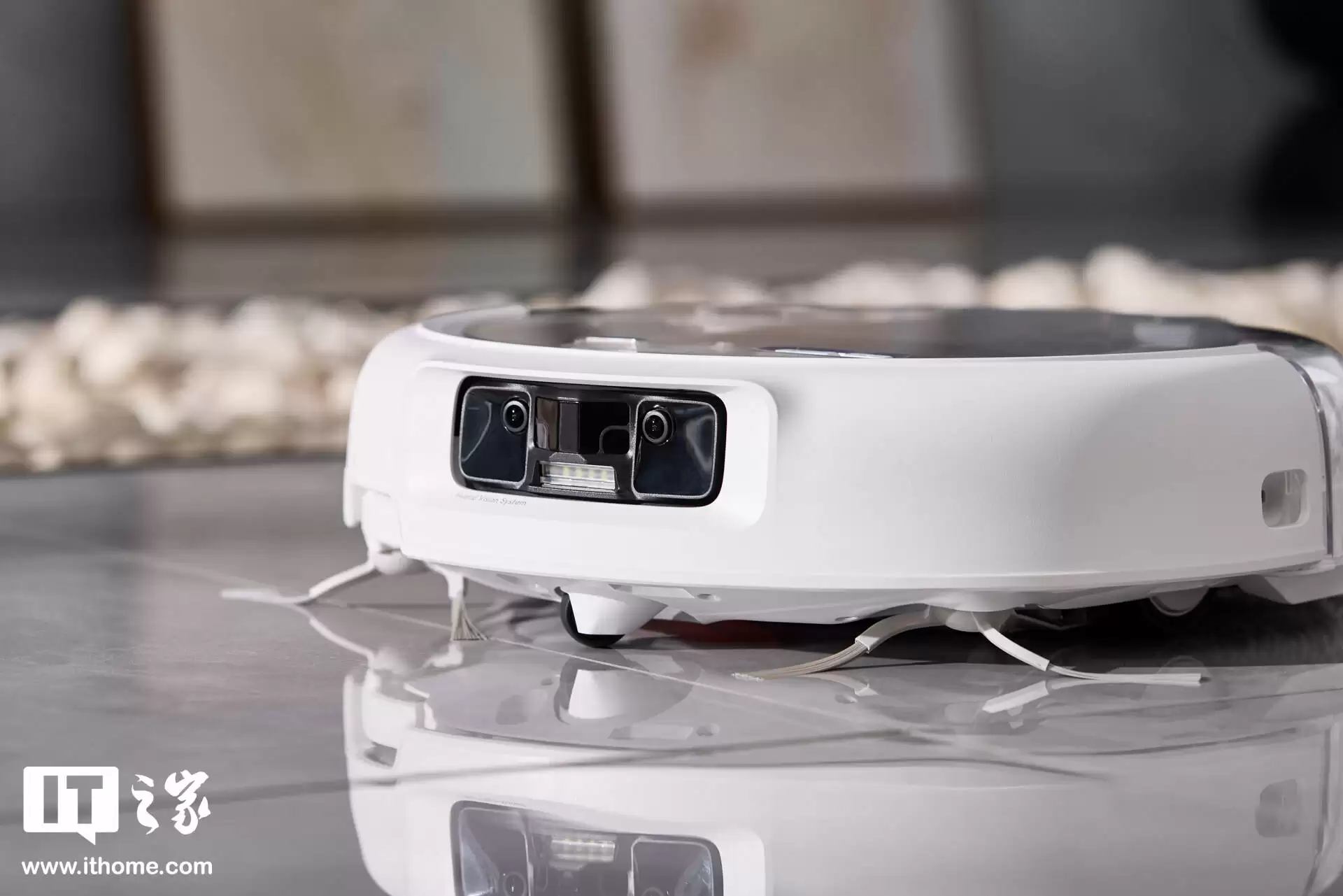 【IT之家评测室】大疆首款扫地机器人 ROMO 体验:无人机巨头的地面清洁挑战