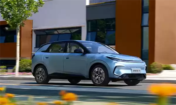 6.28万起 全新纯电小型车极狐T1上市:吉利星愿的对手来了