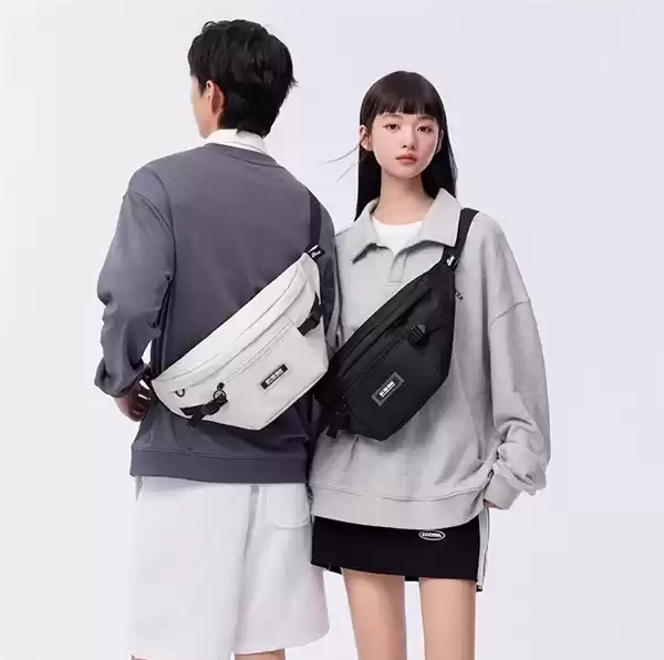 森马官旗:轻便胸包29元、防泼水双肩包49元清仓大促