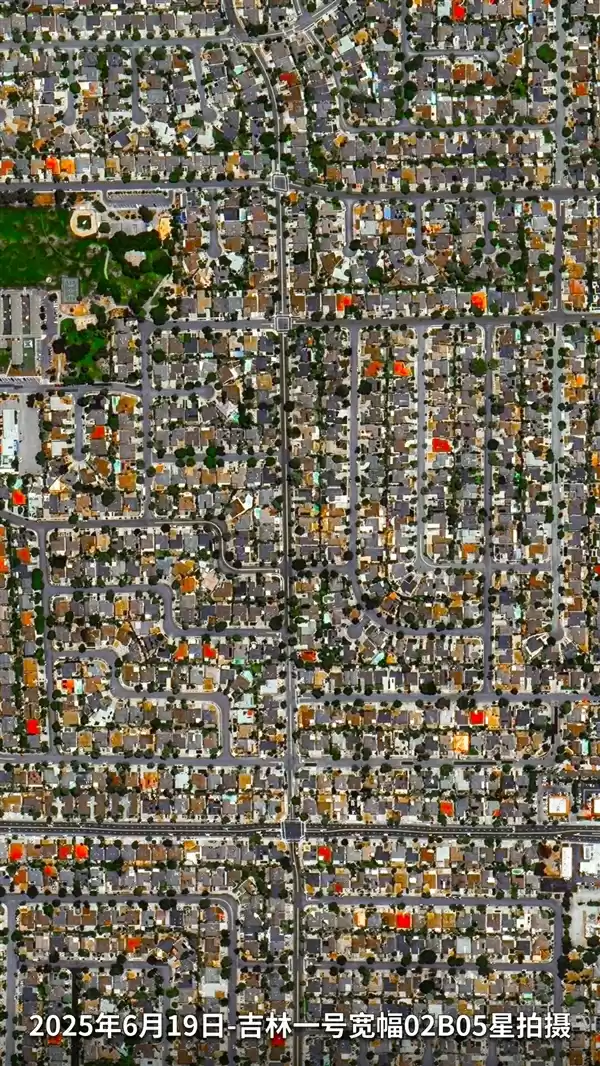 从太空看苹果总部：像极了是地球的Home键