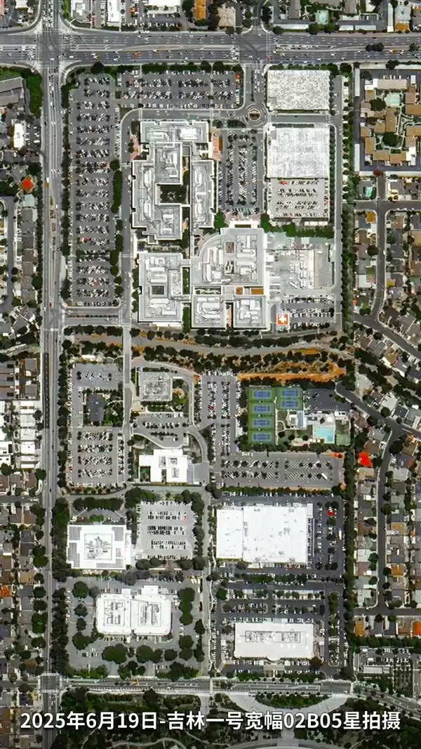 从太空看苹果总部：像极了是地球的Home键