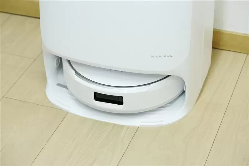 云鲸活水履带洗地机器人J6评测:履带式拖布超强去污 全链路抑菌清洁安全可靠