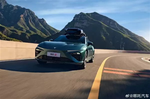 大量车主称收到“哪吒汽车将断网”短信！联想懂的通信回应