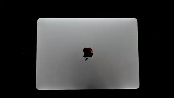 112.4万起拍!拱北海关拍卖数百件电子产品:Intel CPU、内存条、苹果电脑等