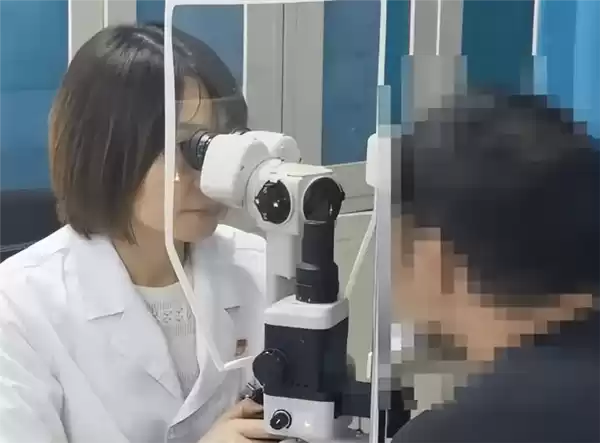 男子左眼扎入19根刺 医生紧急提醒：每年9月高发