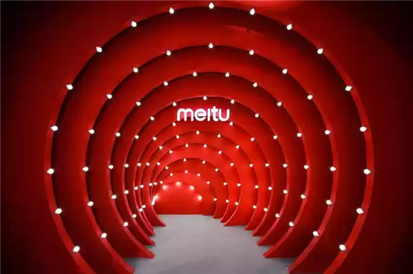 基于通义万相 美图多款APP上线全新动漫特效、AI变身等视频生成功能