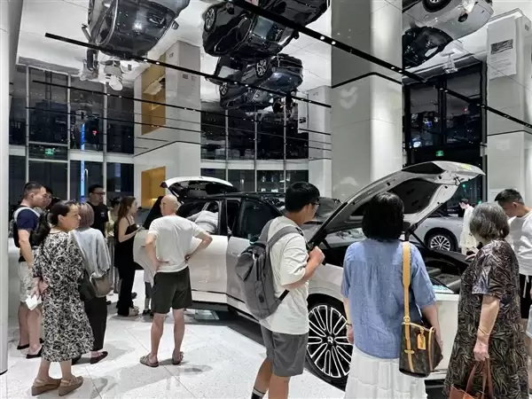 爆单!蔚来官宣全国门店推迟闭店时间 全新ES8首日试驾已排至凌晨