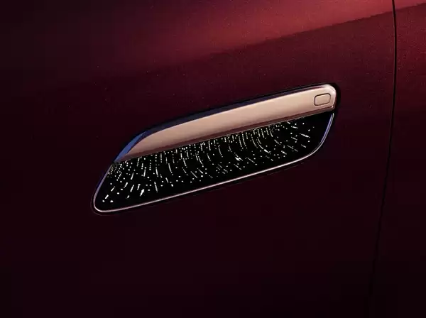 又一“国产劳斯莱斯” 岚图旗舰SUV官宣:配华为四激光雷达智驾