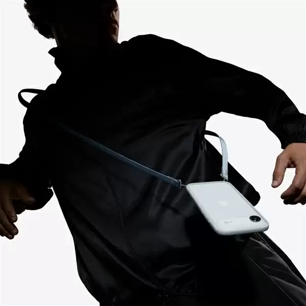 苹果客服回应iPhone 17挂绳卖479元：使用环保材质  罗永浩：可以说脏话吗