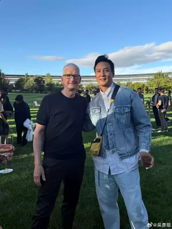 苹果的牙膏终于“挤爆了”!吴彦祖与库克合影:超期待用上iPhone 17系列