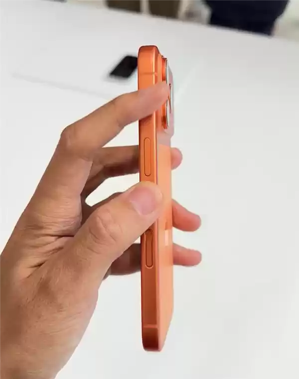 苹果的牙膏终于“挤爆了”!吴彦祖与库克合影:超期待用上iPhone 17系列