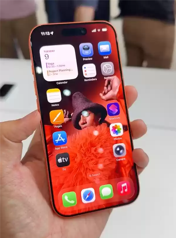 苹果的牙膏终于“挤爆了”!吴彦祖与库克合影:超期待用上iPhone 17系列