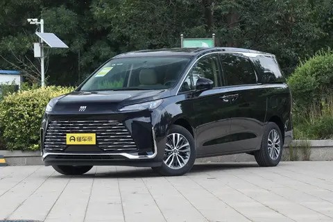 别克GL8陆上公务舱智享版上市，售价24.99万元，配置全面升级