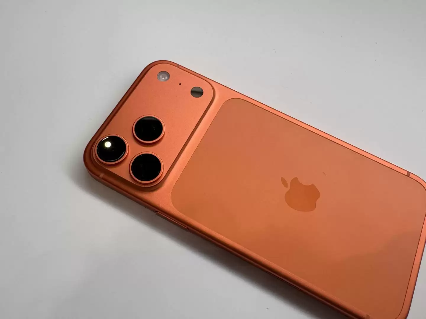 iPhone 17 Pro/Max上手出炉 iPhone 16价比老人机果粉直呼不敢看